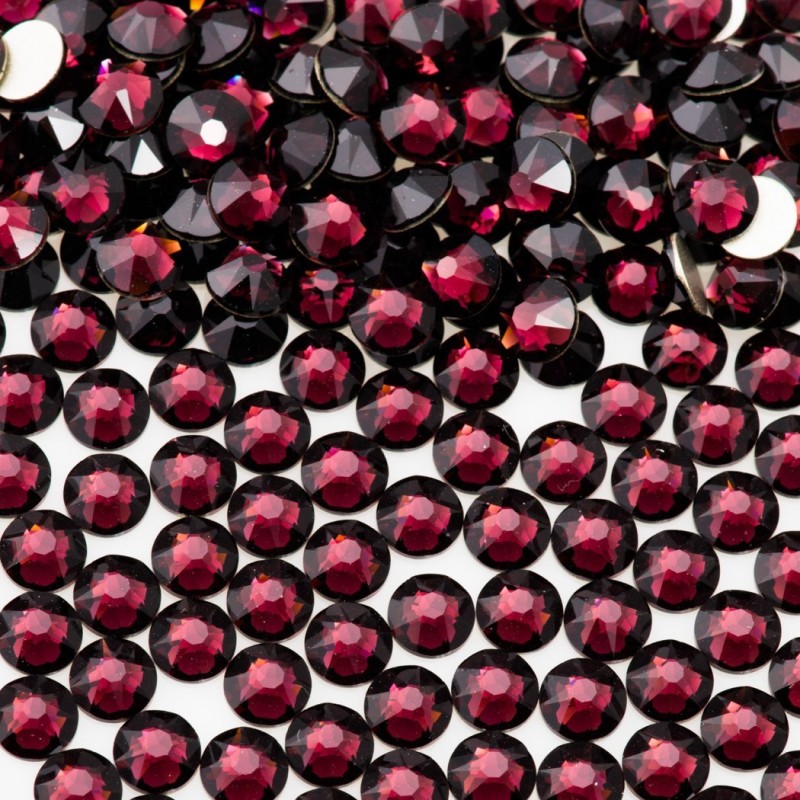 Pietre Swarovski originale Burgundy SS5 pentru decor unghii. Set 100 buc, adaugă strălucire și eleganță manichiurii profesionale